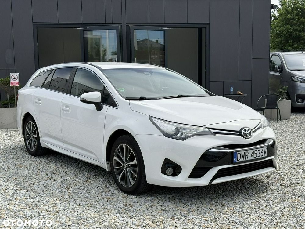 Toyota Avensis 1.6 D-4D Premium - 3