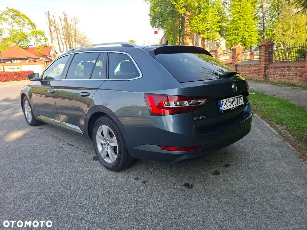 Skoda Superb 2.0 TDI SCR Style DSG - 5