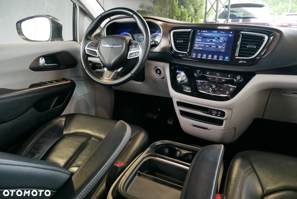 Chrysler Pacifica - 17