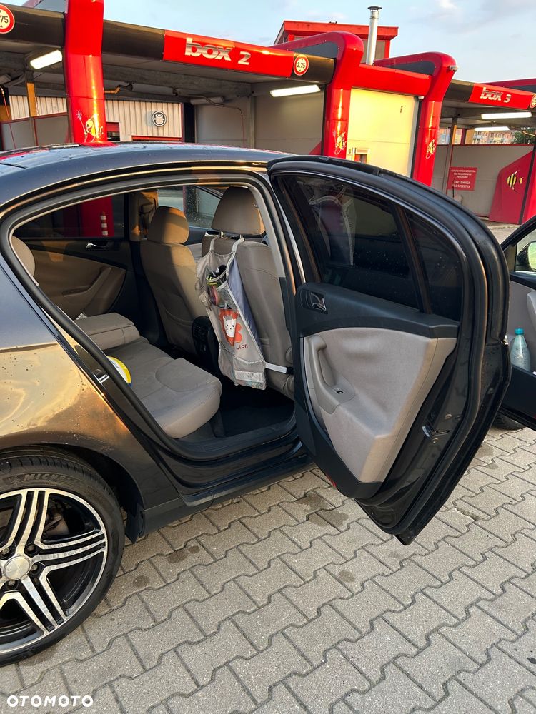 Volkswagen Passat 1.9 TDI Comfortline - 6