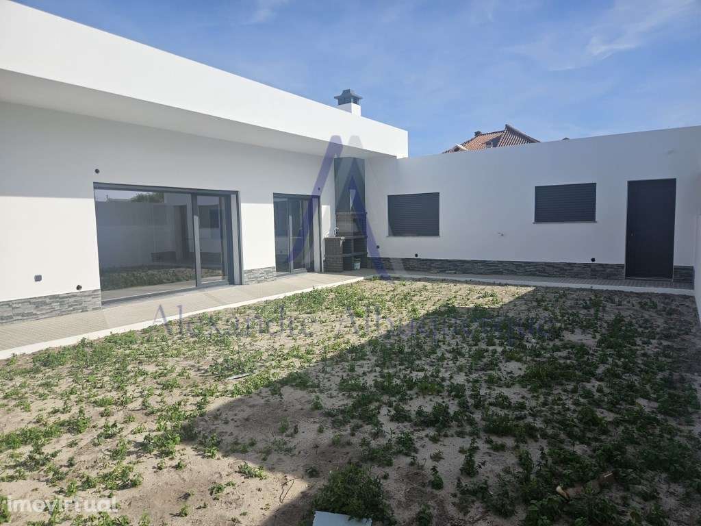 Moradia T4 Térrea de Luxo | Fernão Ferro - Grande imagem: 2/31