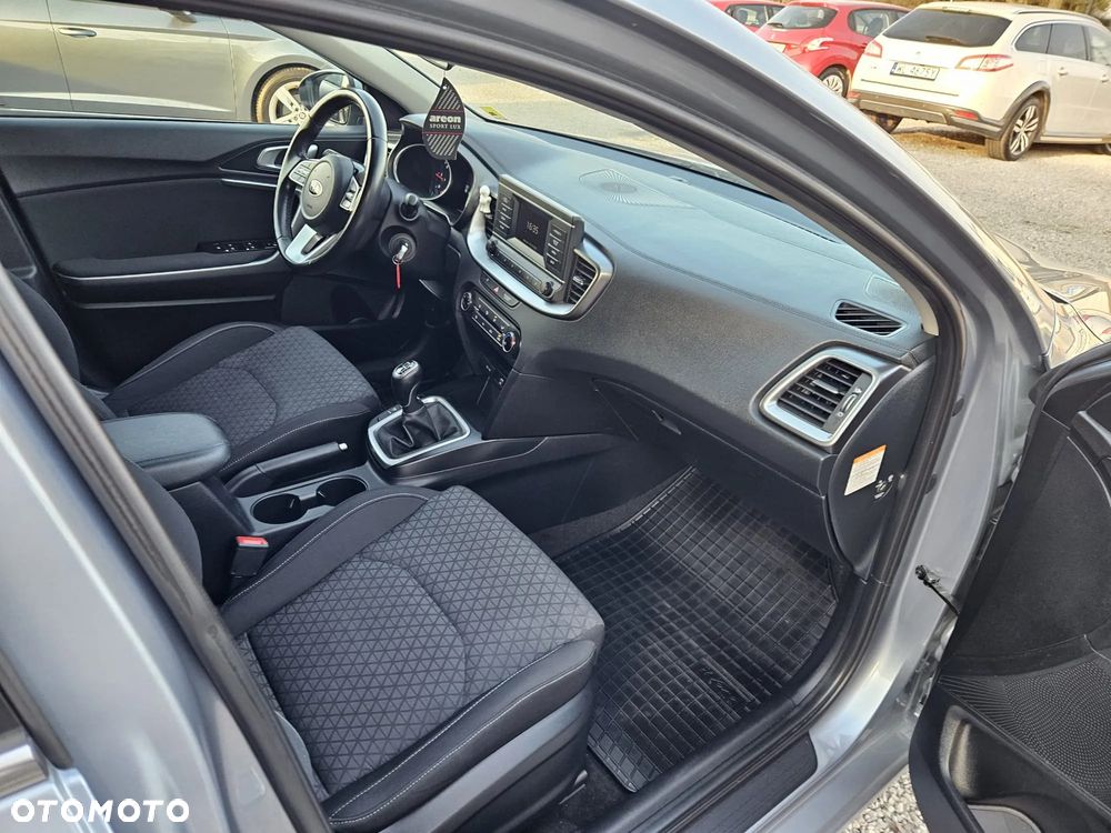 Kia Ceed 1.6 CRDi SCR L Business Line - 32