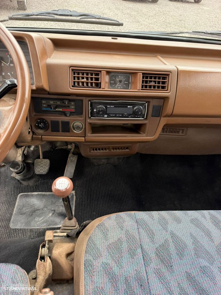 Mazda E 2200 - 17