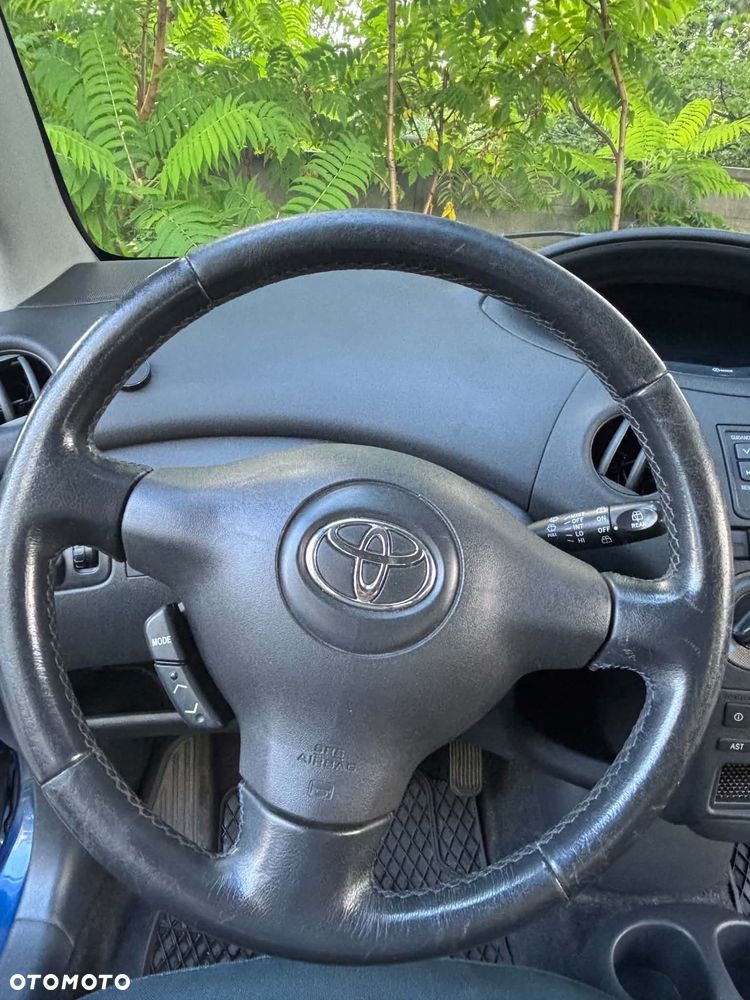 Toyota Yaris - 16