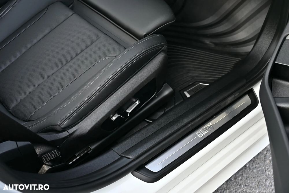 BMW Seria 3 330i xDrive Aut. Sport Line - 34