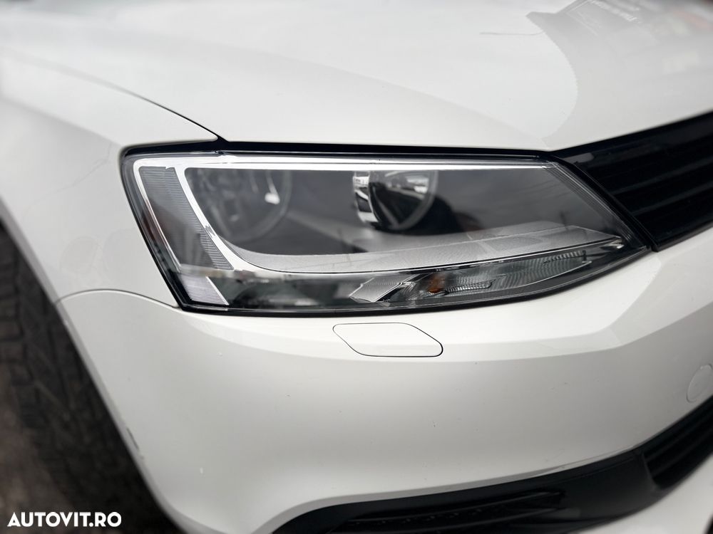 Volkswagen Jetta 1.6 TDI Comfortline - 23