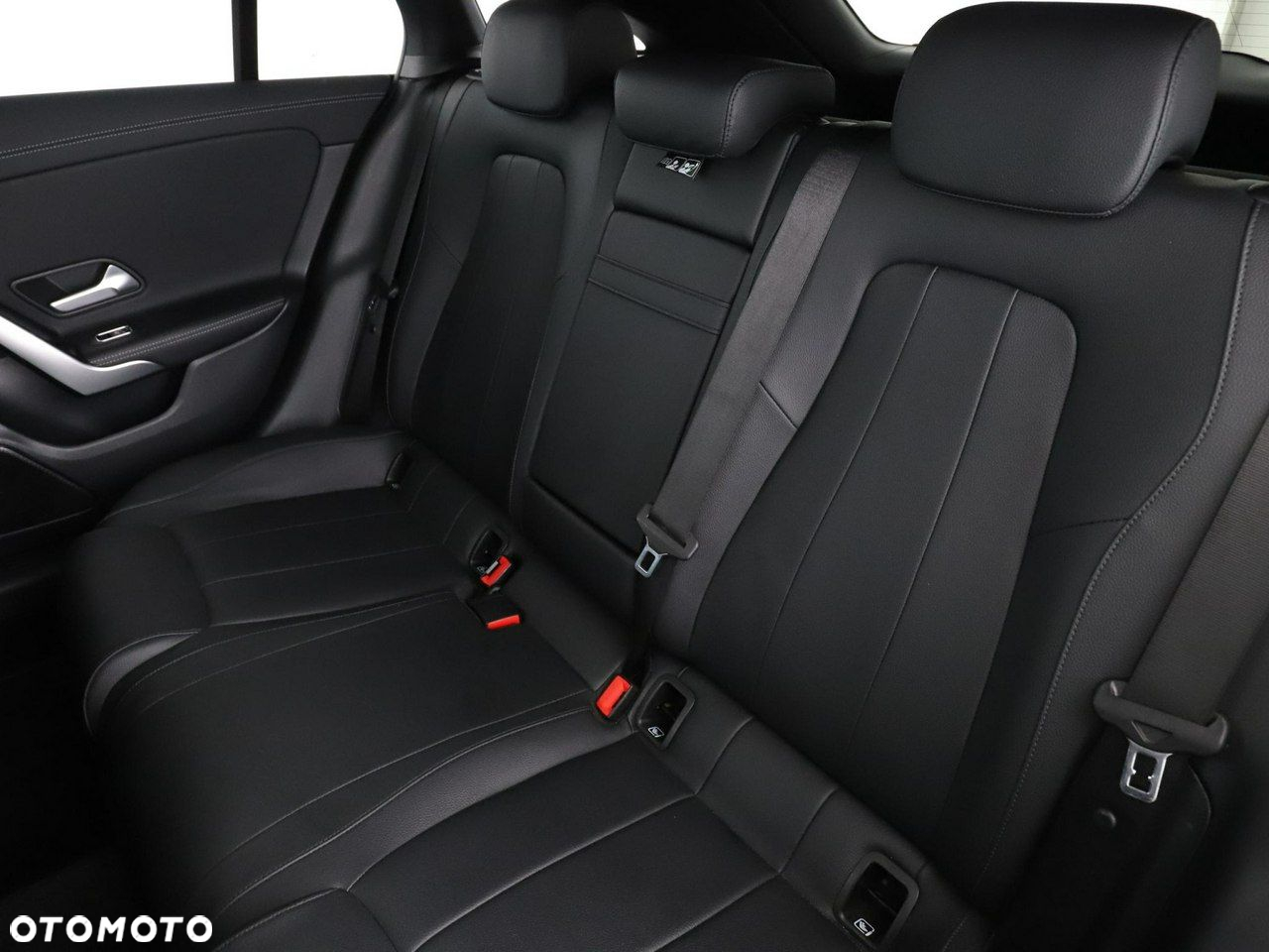 Mercedes-Benz CLA 250 E Progressive 8G-DCT - 17