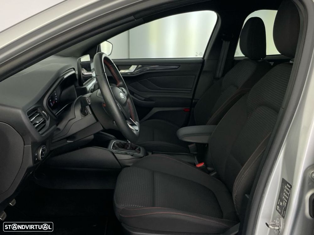 Ford Focus 1.0 EcoBoost MHEV ST-Line - 11