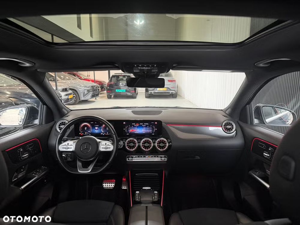 Mercedes-Benz GLA - 9