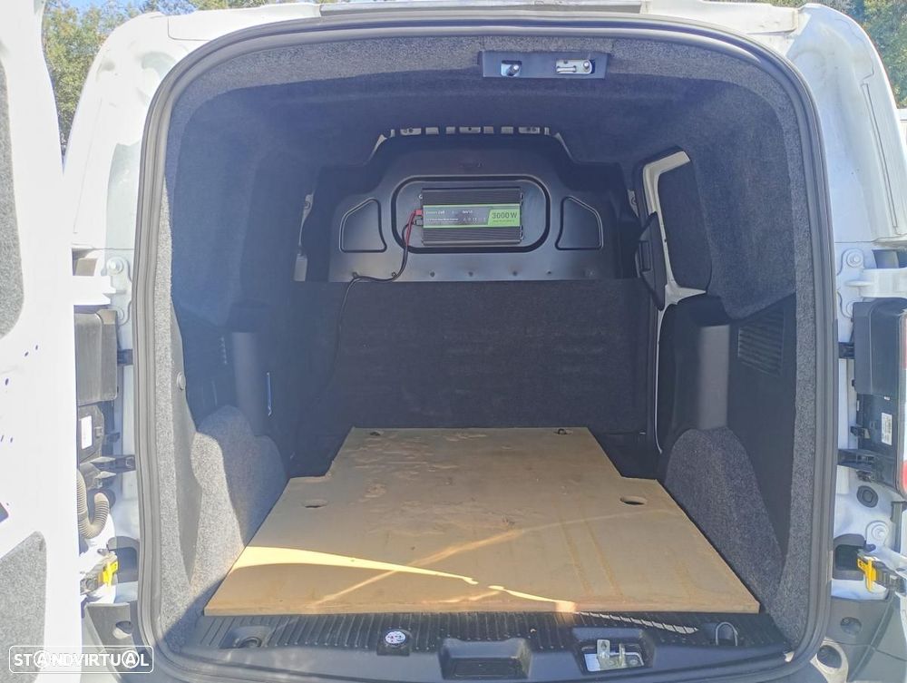 Ford Transit Courier - 20