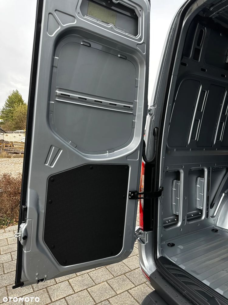 Mercedes-Benz Sprinter - 33