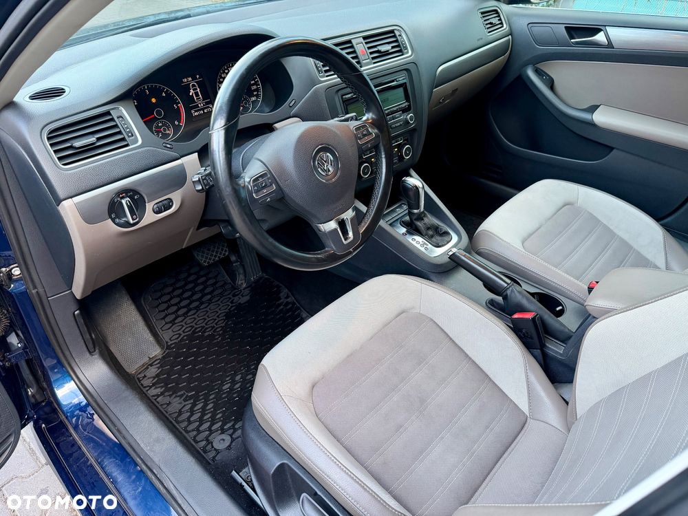 Volkswagen Jetta 1.6 TDI Highline DSG - 5