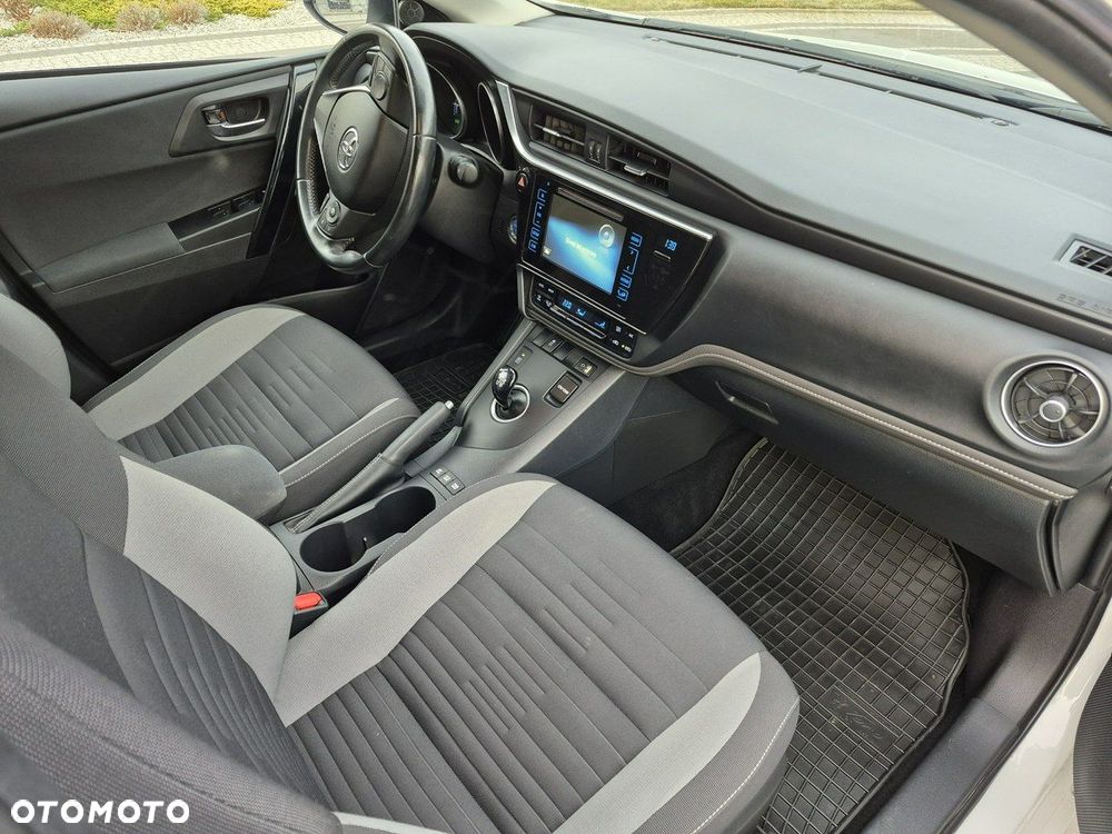 Toyota Auris - 10