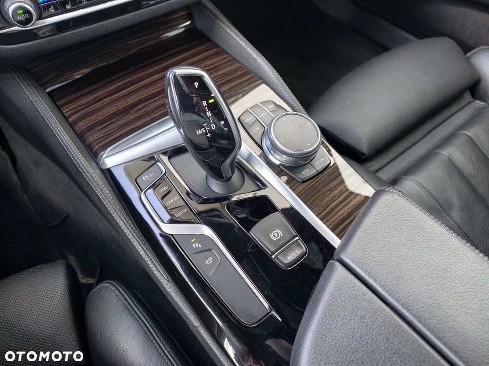 BMW Seria 5 520d xDrive Sport - 12
