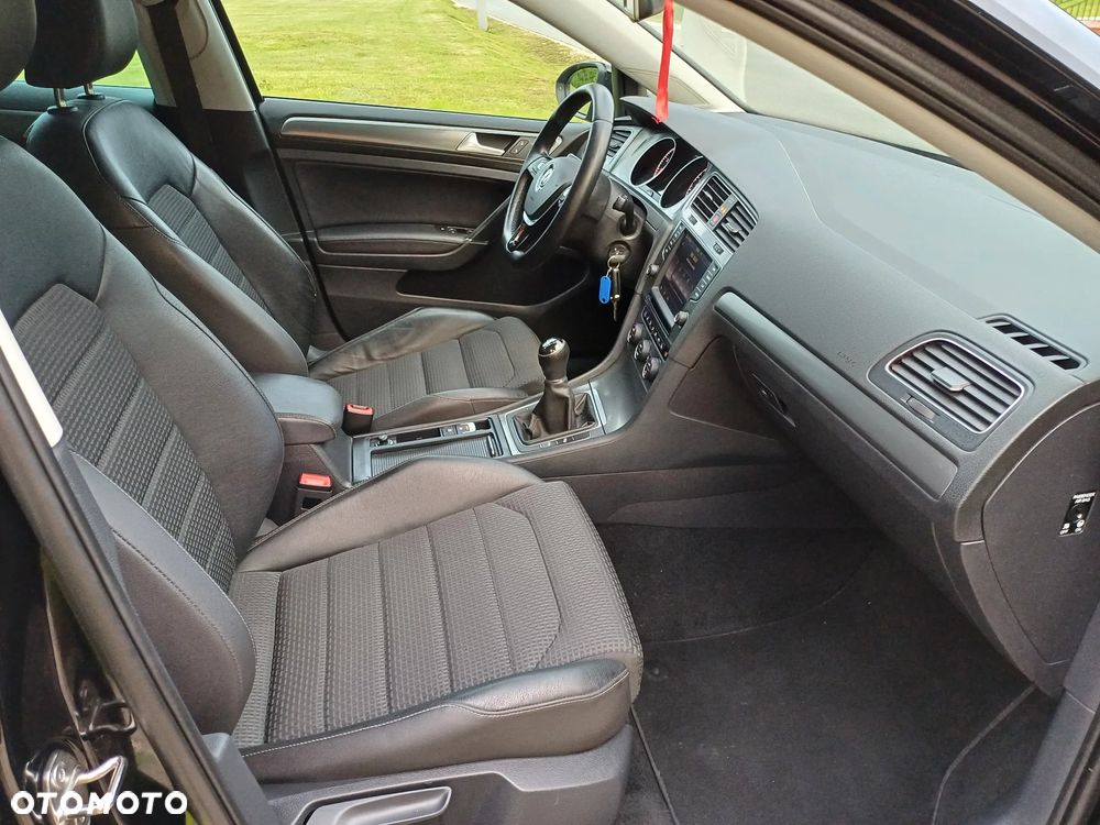Volkswagen Golf - 26