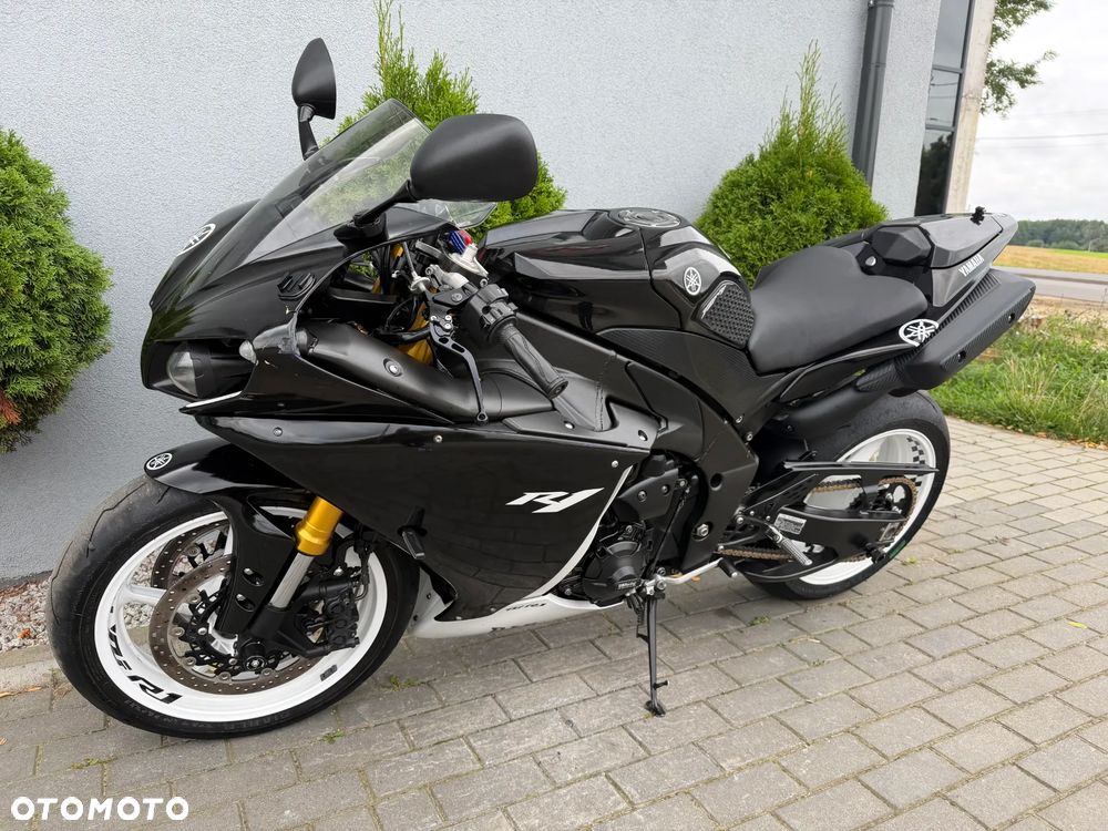 Yamaha R1 - 6