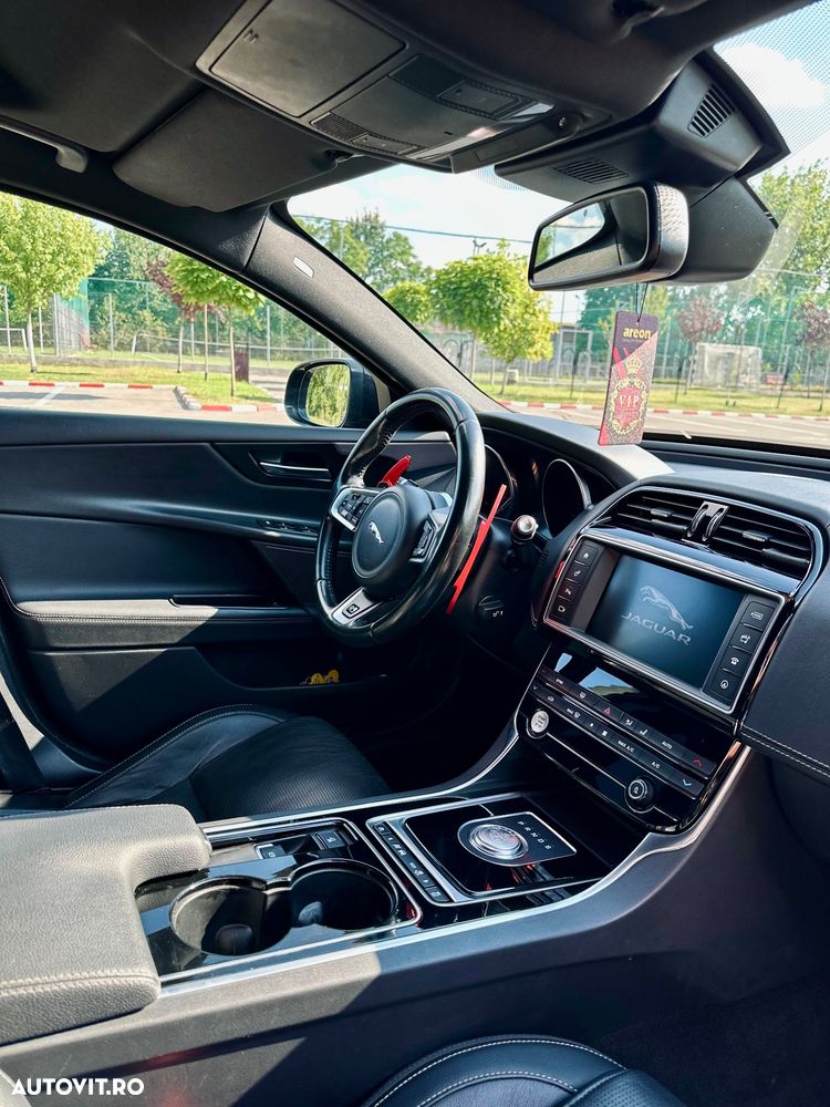 Jaguar XE 2.0 R-Sport - 6