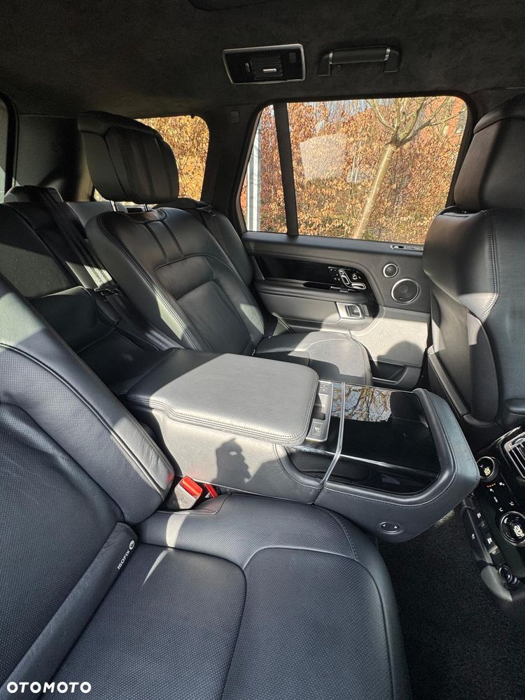 Land Rover Range Rover D300 Autobiography - 9