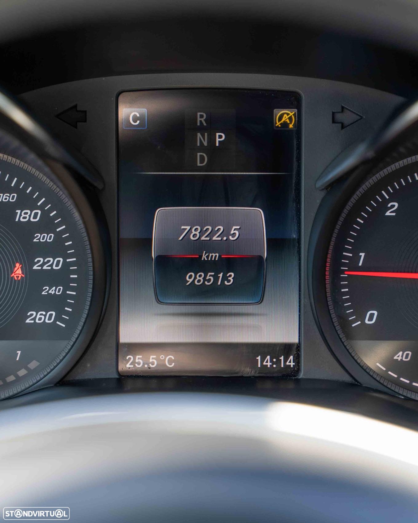 Mercedes-Benz C 220 d Coupe 4Matic 9G-TRONIC AMG Line - 25