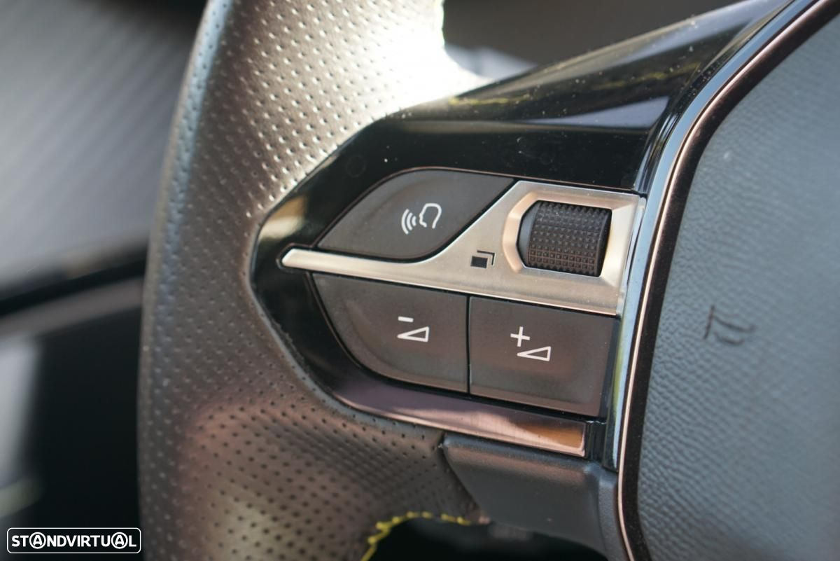 Peugeot e-2008 50 kWh GT - 32