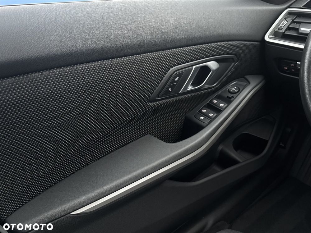 BMW Seria 3 318i - 17