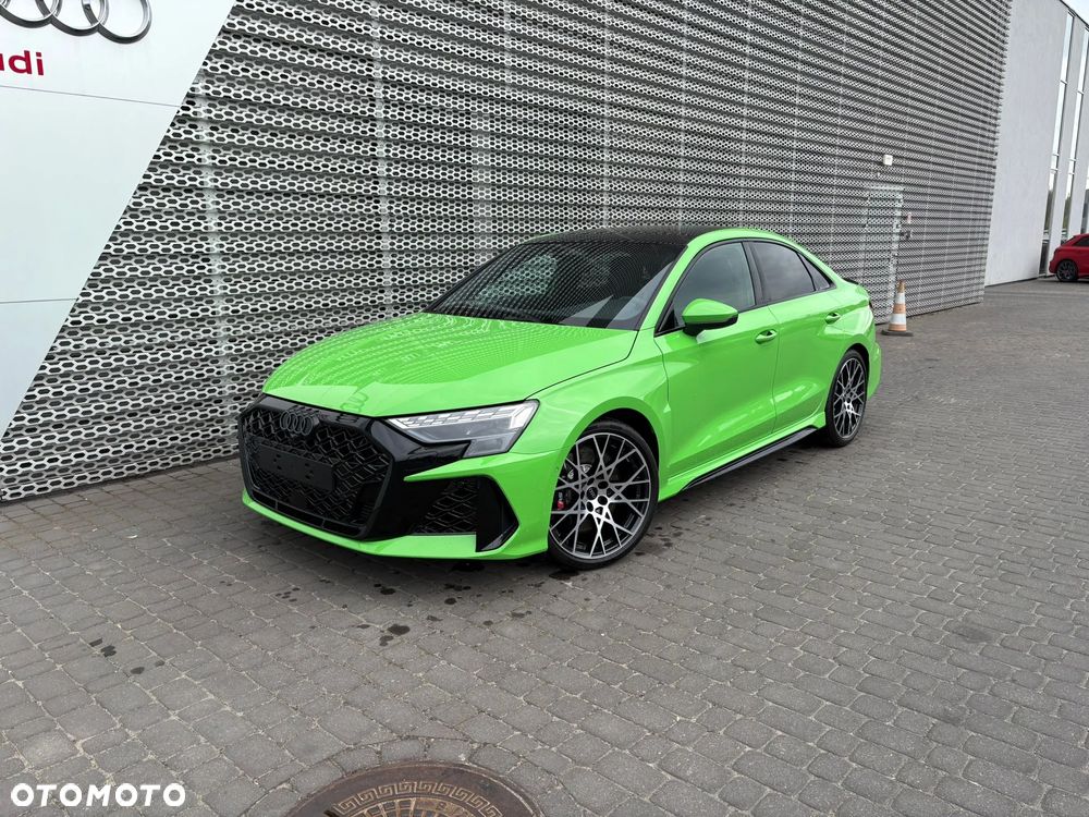 Audi RS3 Limousine - 1