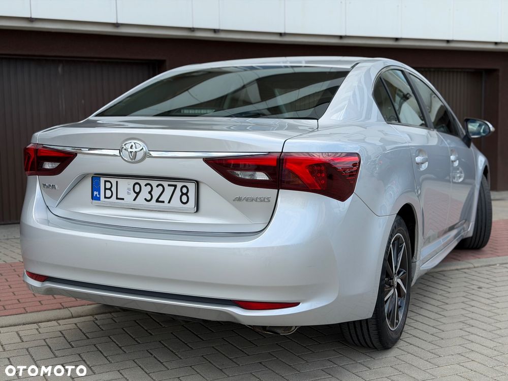 Toyota Avensis 1.8 Active - 14