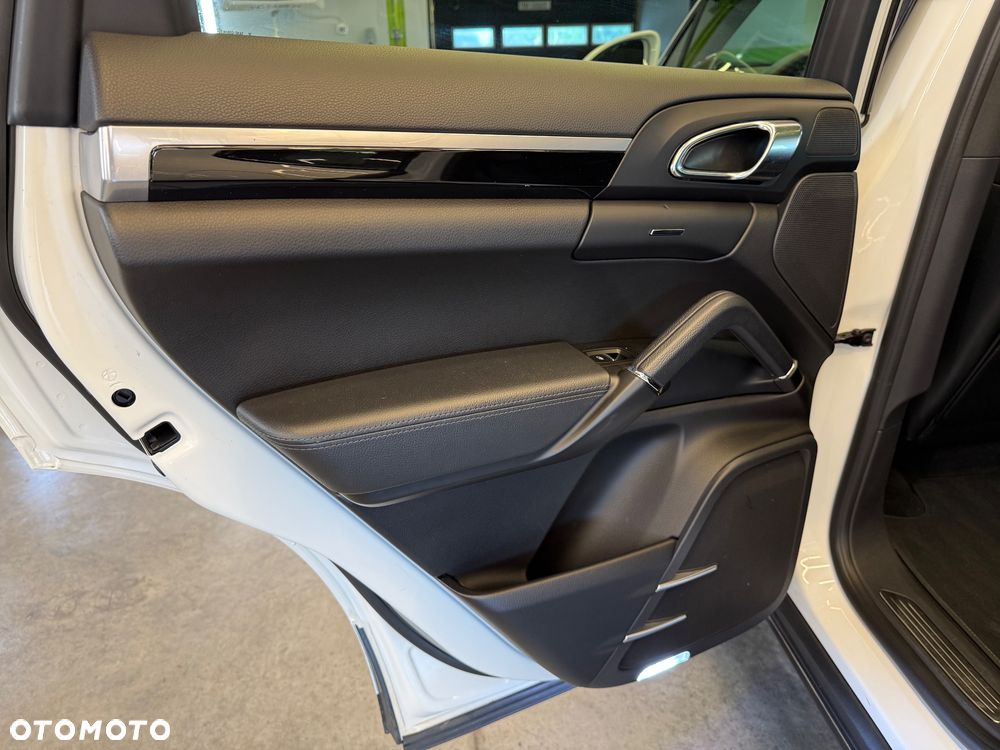 Porsche Cayenne S E-Hybrid - 17