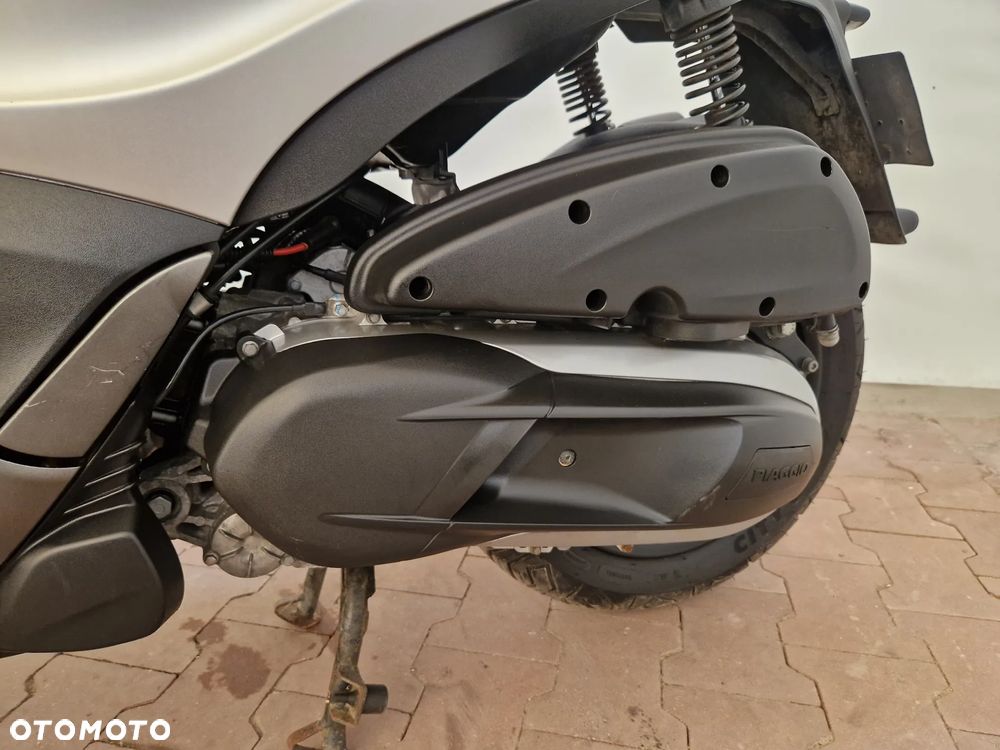 Piaggio Beverly - 18