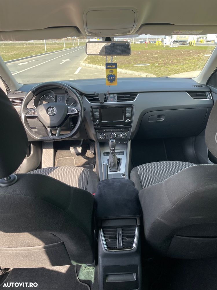 Skoda Octavia 1.6 TDI DSG Ambition - 8