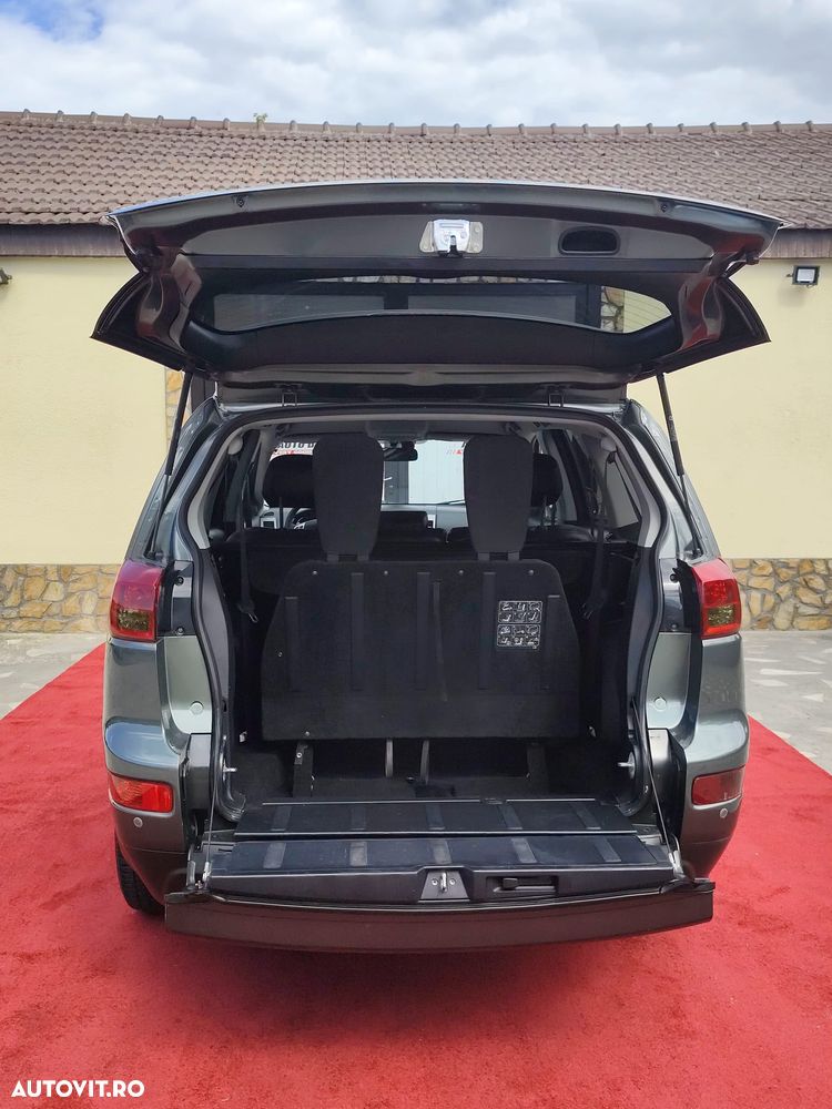 Peugeot 4007 - 8