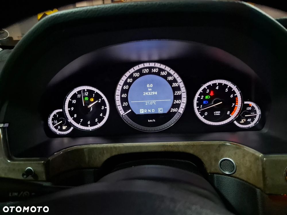 Mercedes-Benz Klasa E 200 T CGI BlueEFFICIENCY Automatik - 10