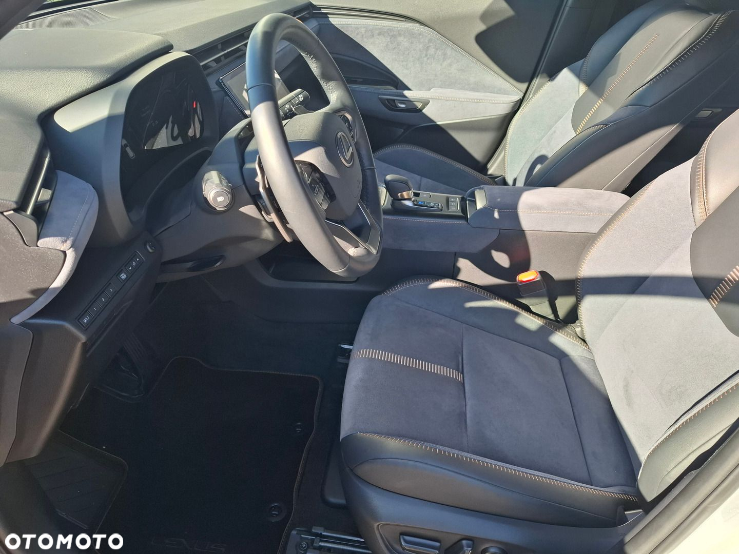 Lexus LBX 1.5 Hybrid Cool - 14