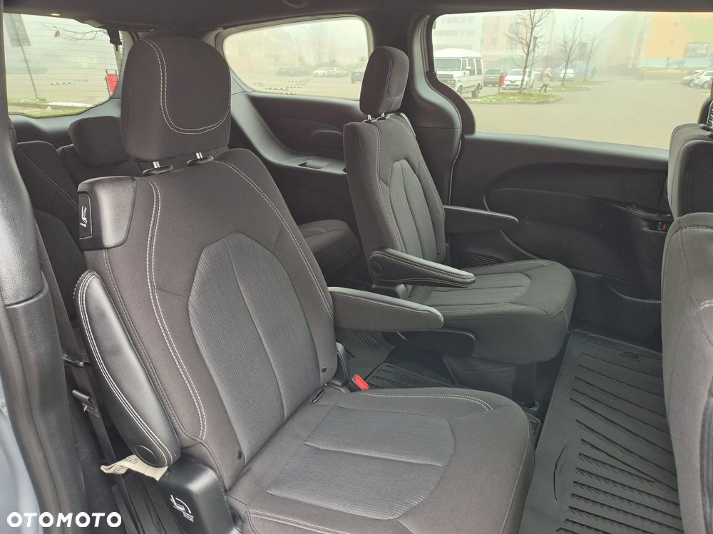 Chrysler Pacifica - 18