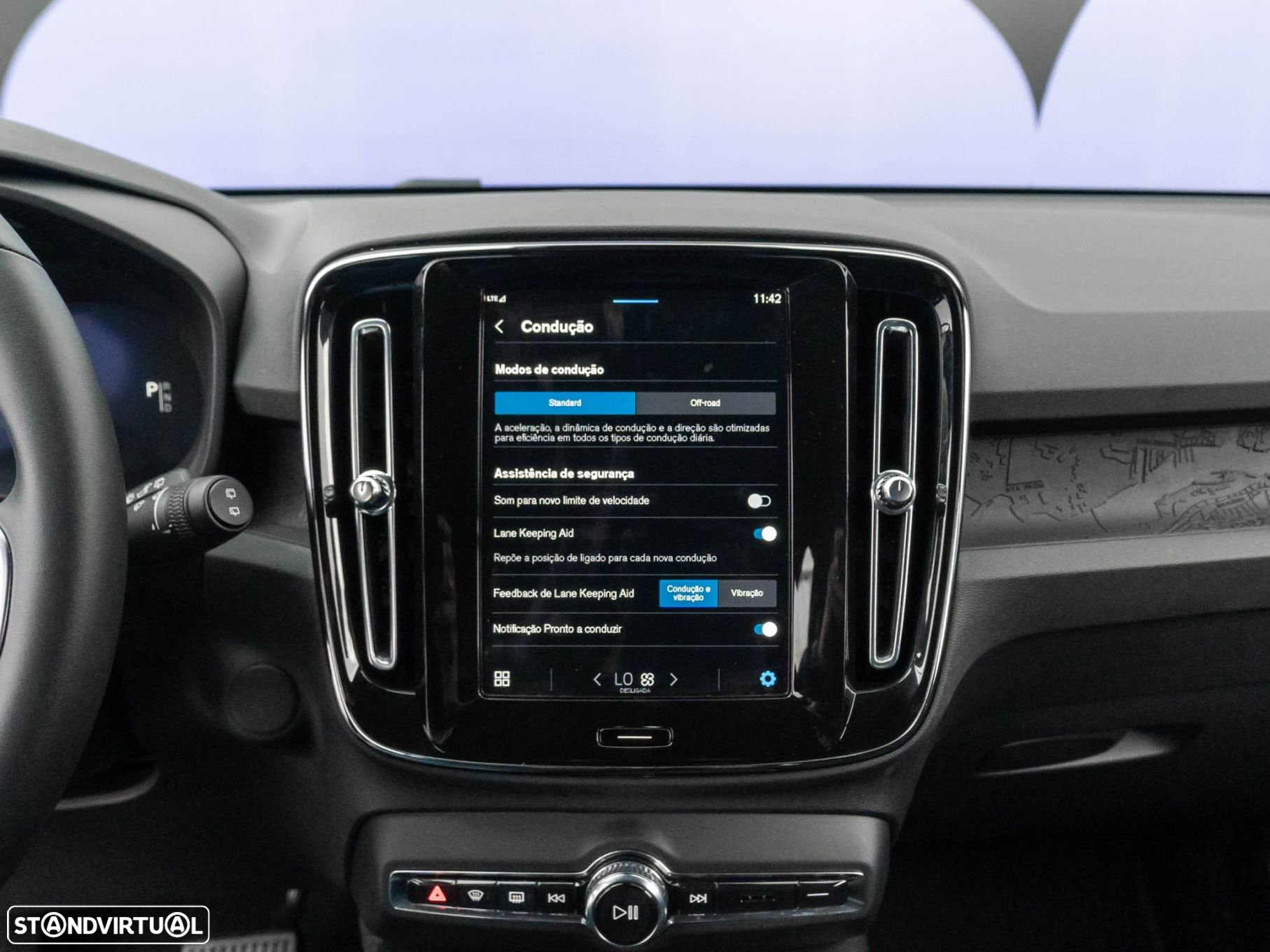 Volvo XC 40 Recharge Core - 32