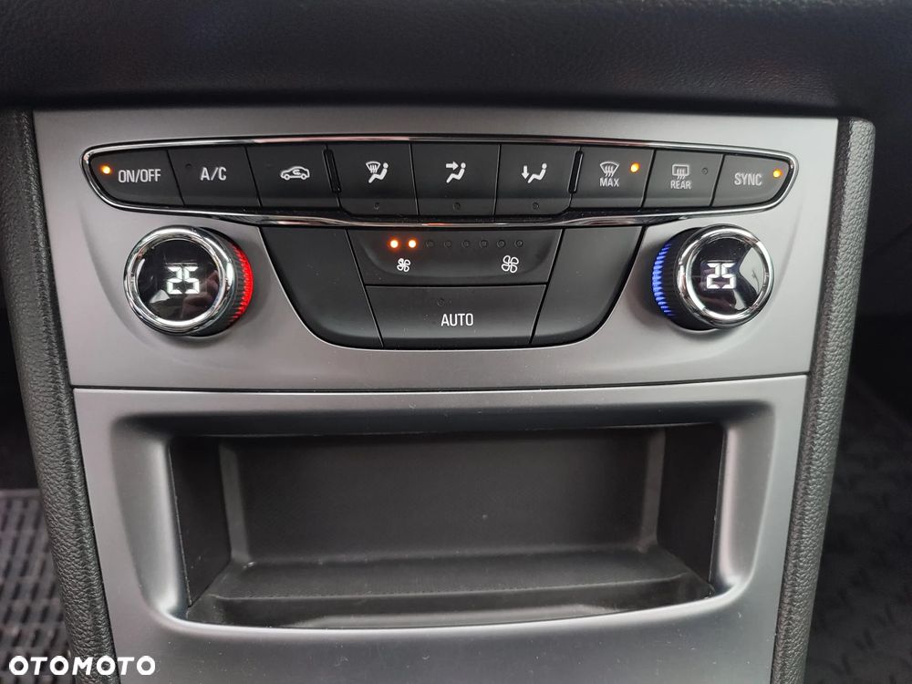 Opel Astra 1.4 T 120 Lat S&S - 32