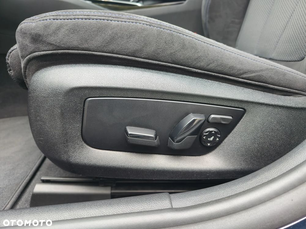 BMW Seria 5 520i - 25