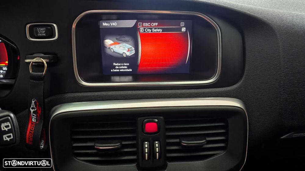 Volvo V40 2.0 D2 Momentum Geartronic — fotografia 34