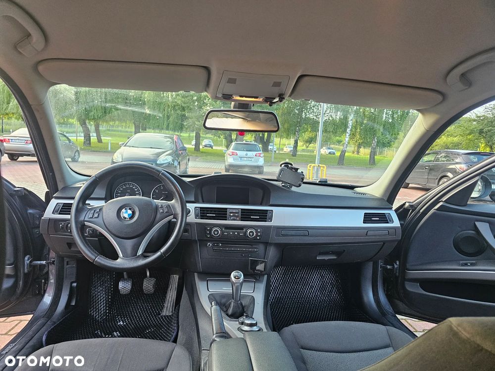 BMW Seria 3 318i - 9