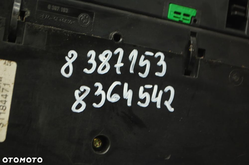 SKRZYNKA BEZPIECZNIKÓW 8387153 BMW E46 2.0D - 4