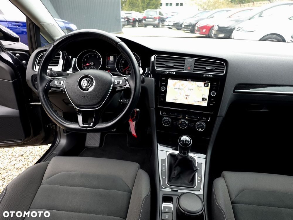 Volkswagen Golf - 6