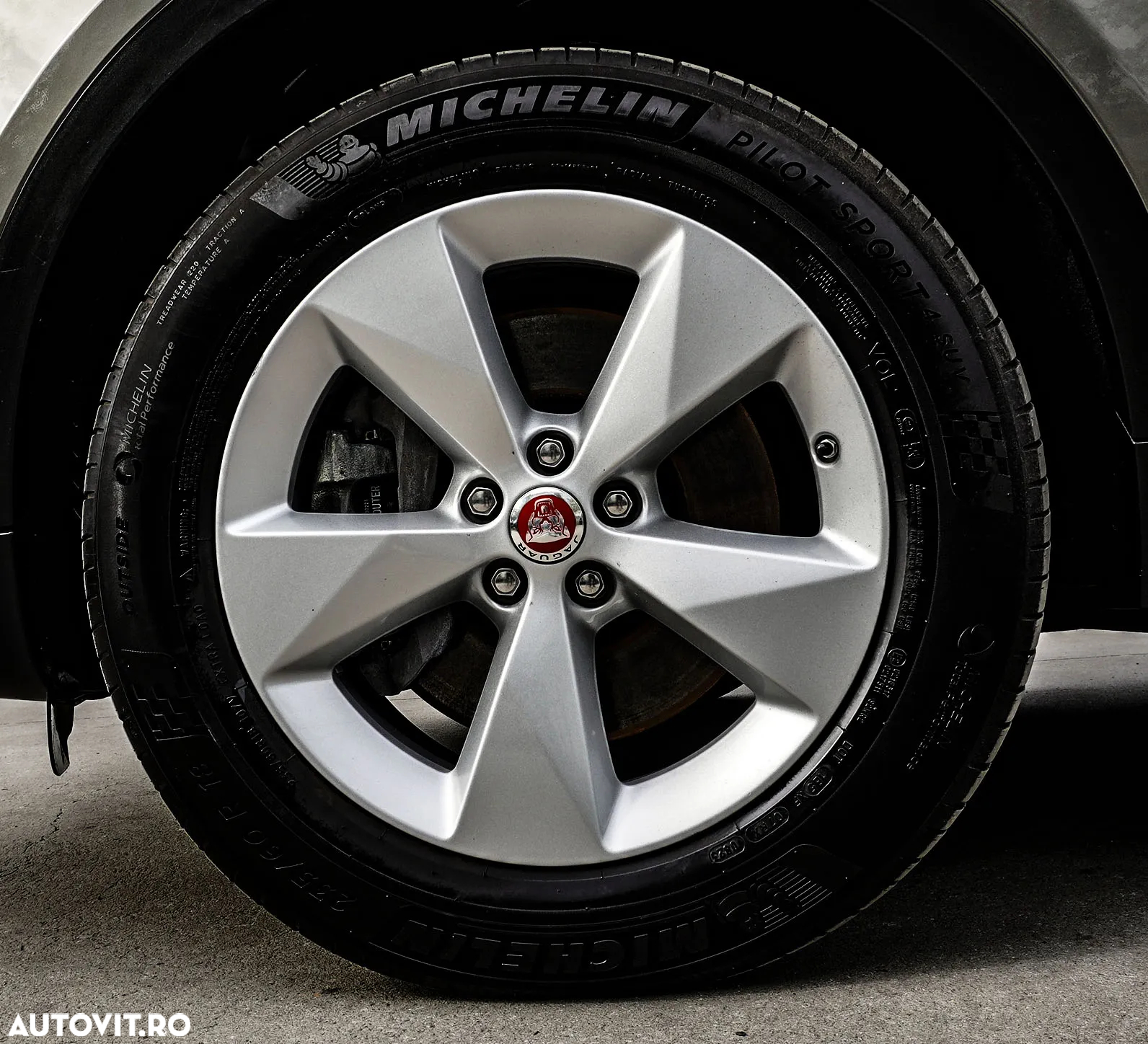 Jaguar E-Pace D240 AWD R-Dynamic S - 34