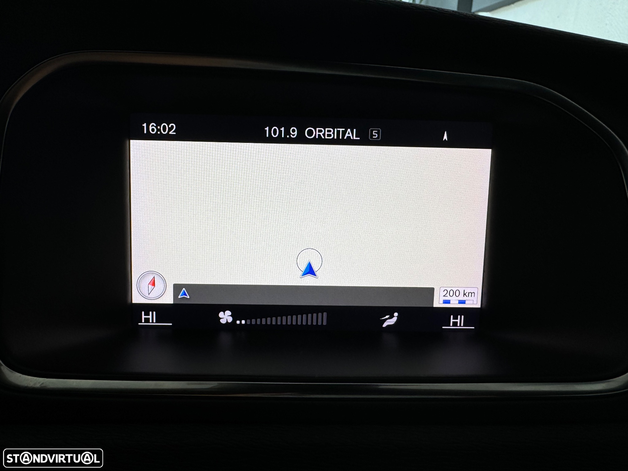 Volvo V40 2.0 D2 R-Design - 28