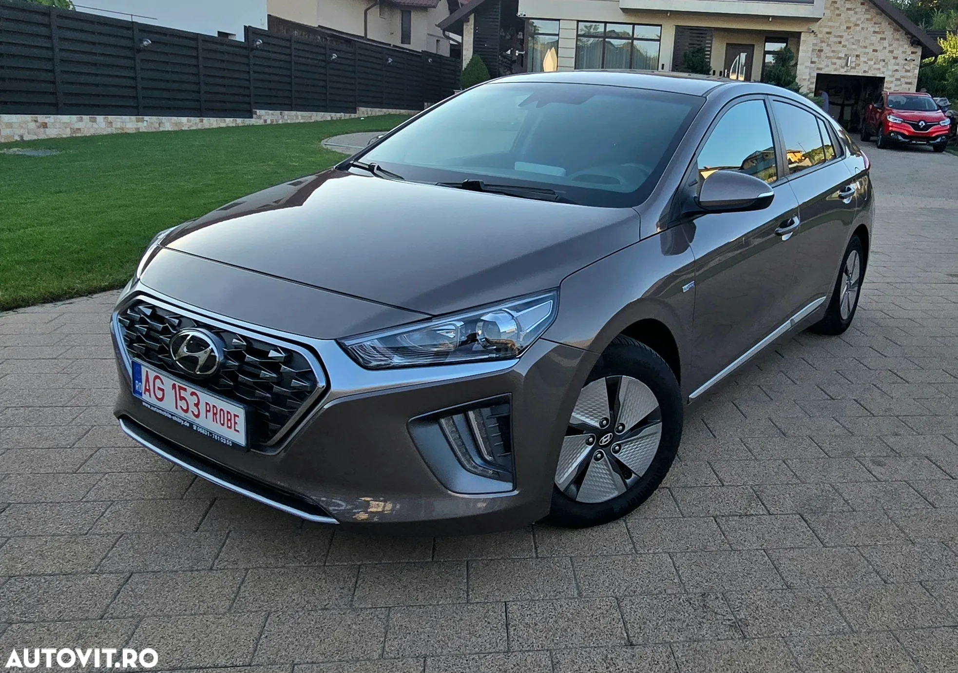 Hyundai IONIQ Hybrid 1.6 GDI Premium - 2