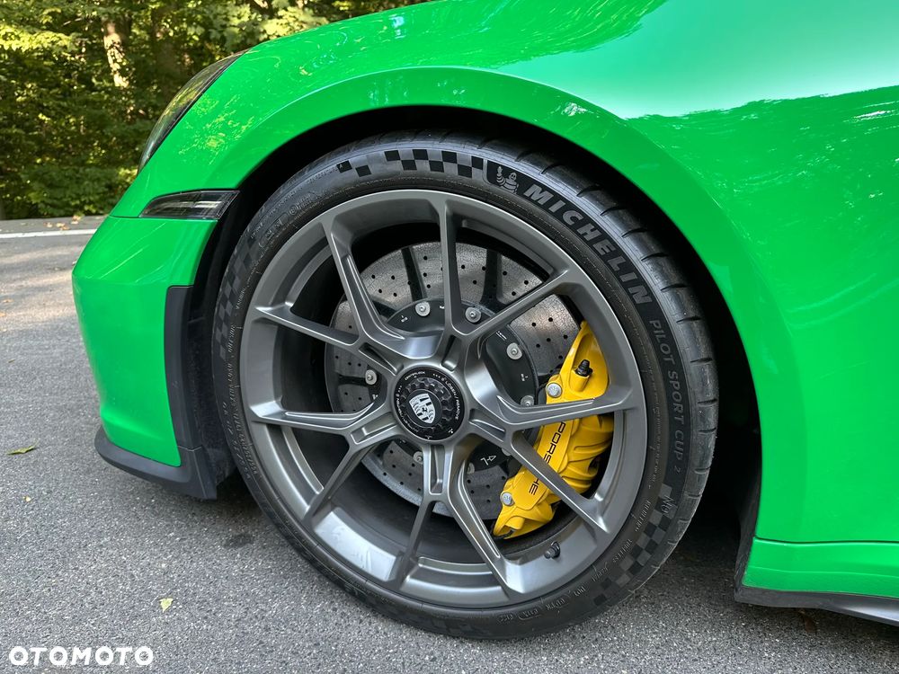 Porsche 911 GT3 Touring PDK - 11