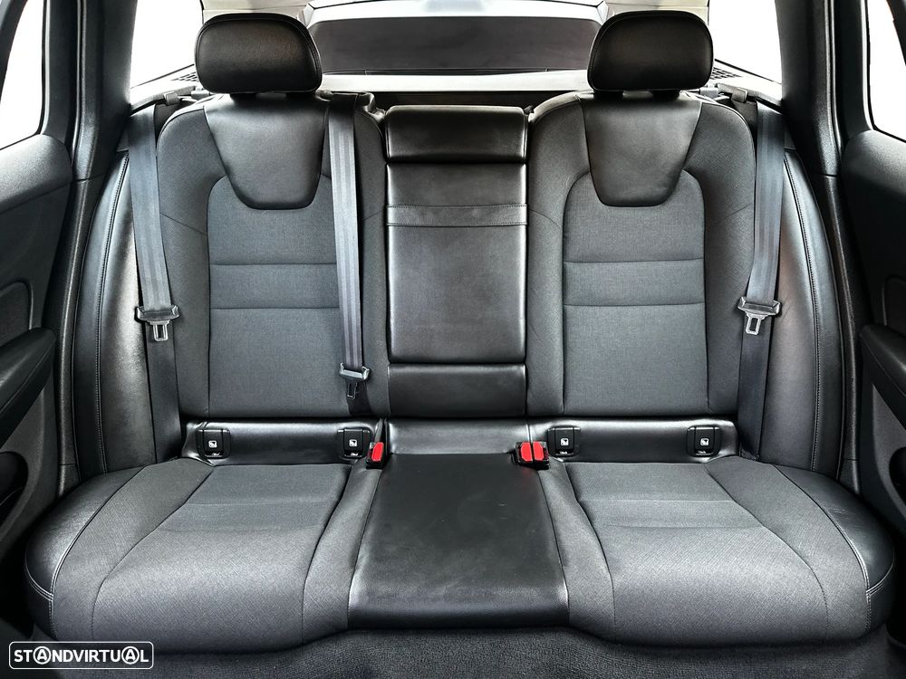 Volvo V60 2.0 D3 Momentum - 40