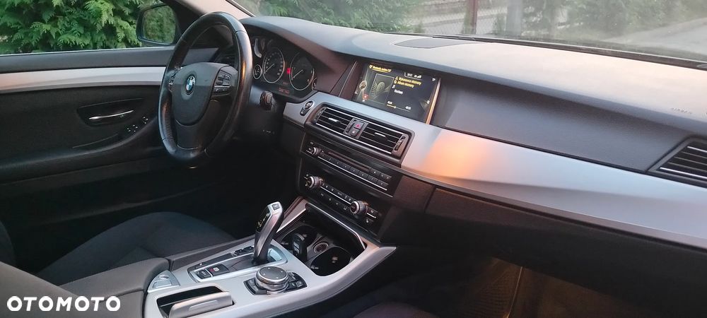 BMW Seria 5 520d Luxury Line - 11