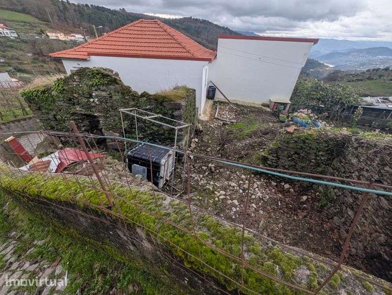 Terreno com ruína - Grande imagem: 4/12