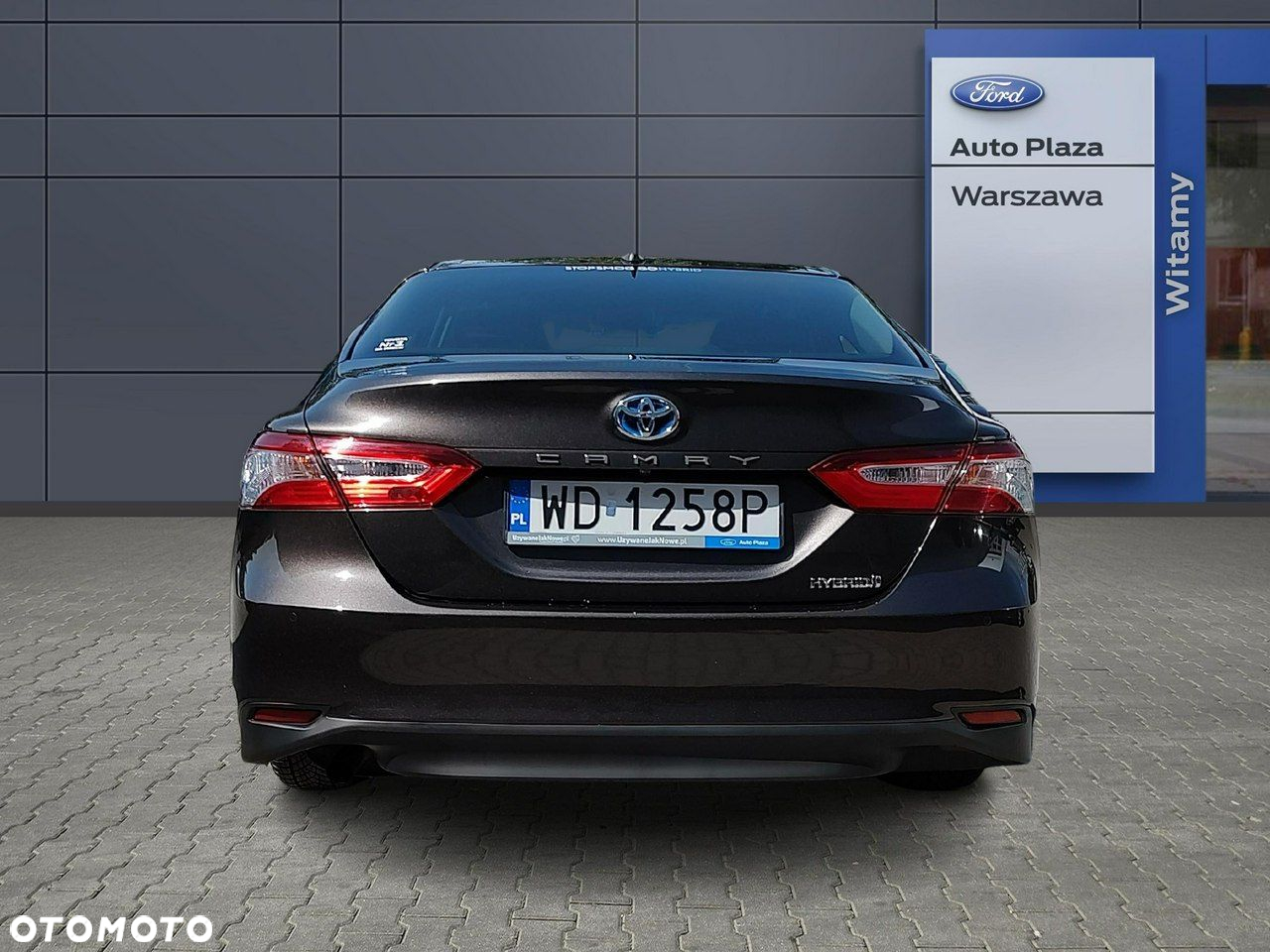 Toyota Camry - 4