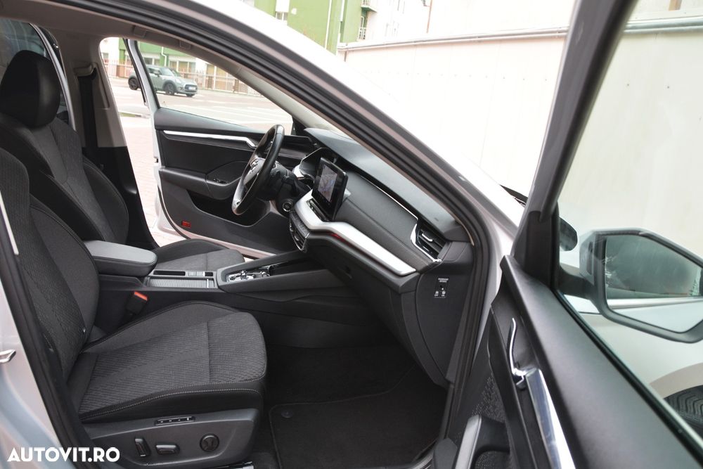 Skoda Octavia Combi 2.0 TDI DSG First Edition - 11